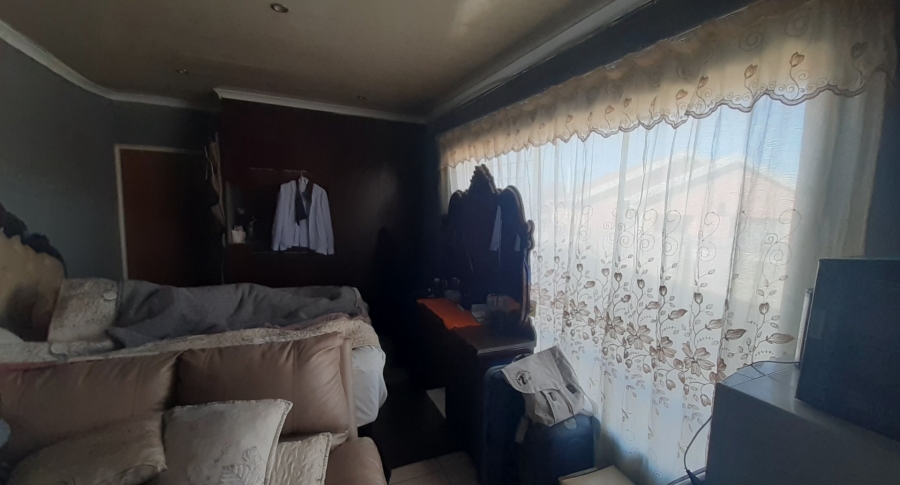 5 Bedroom Property for Sale in Lourierpark Free State